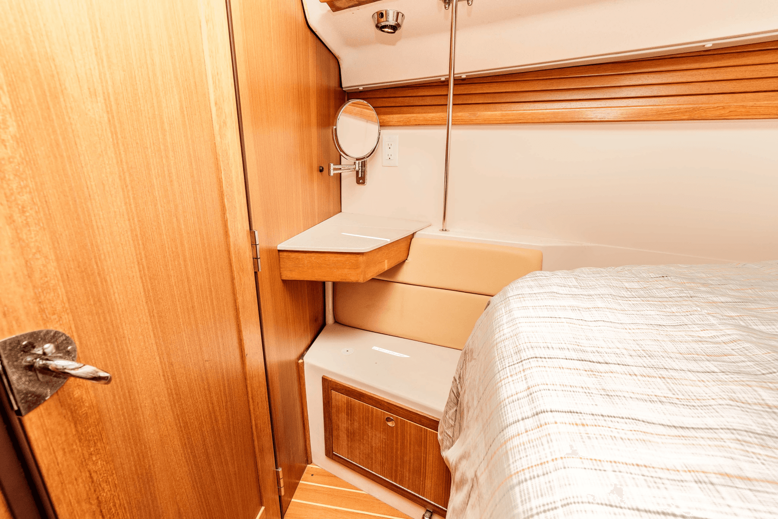 2013 Catalina 355 - Photo 26