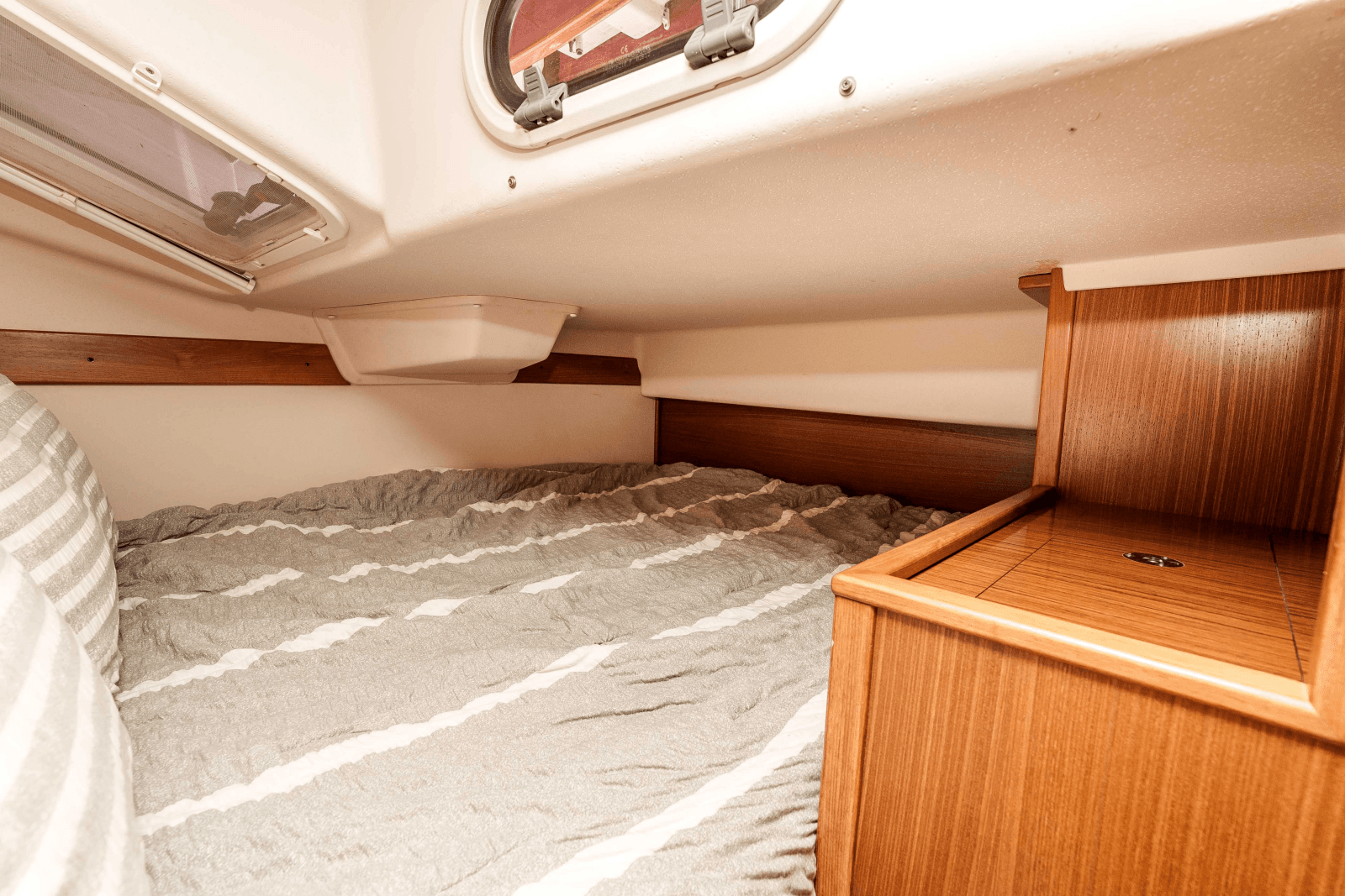 2013 Catalina 355 - Photo 30