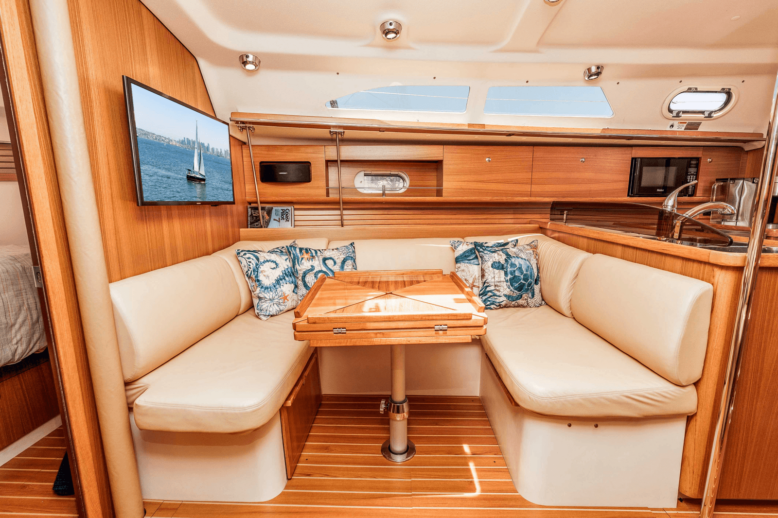 2013 Catalina 355 - Photo 19