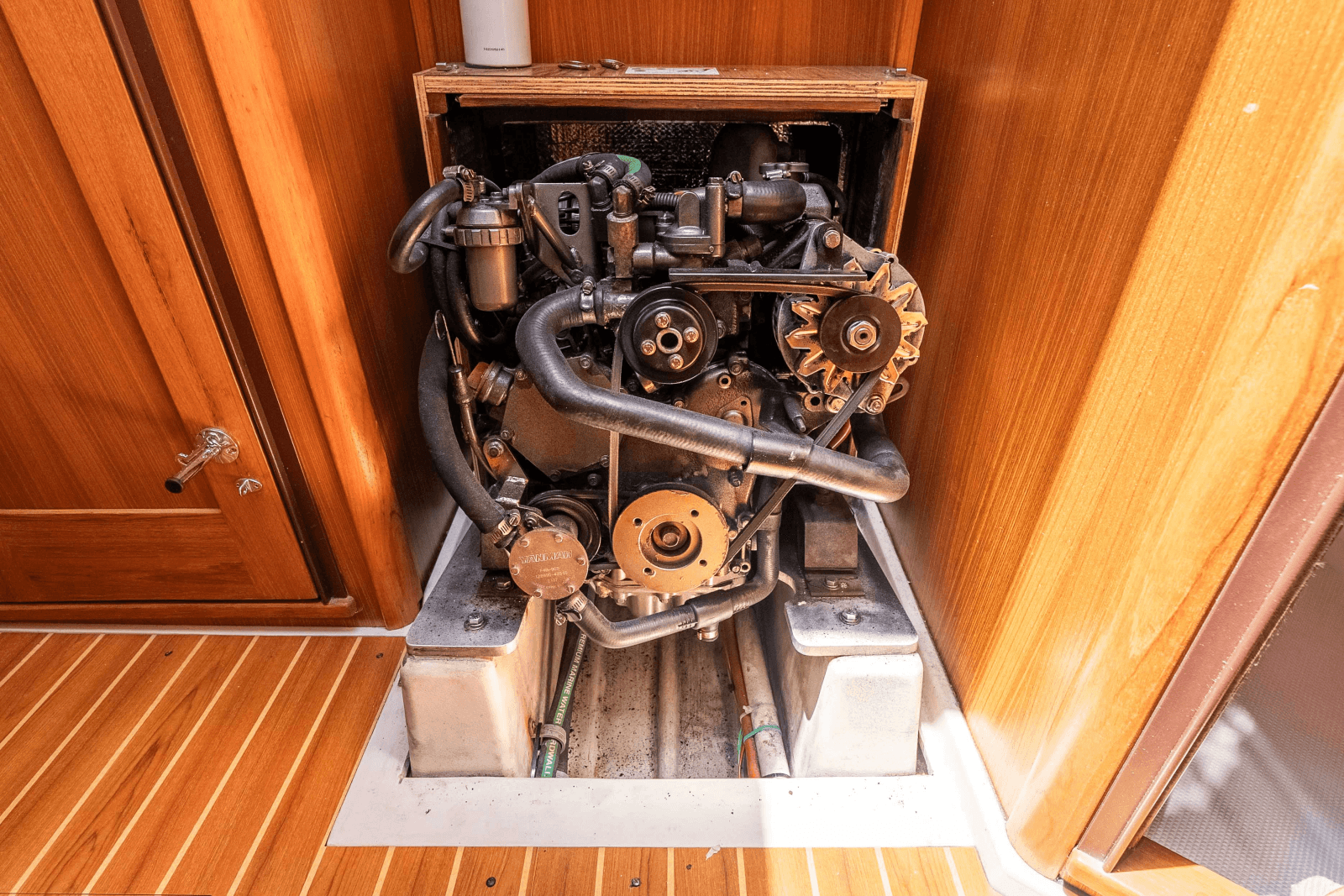 2013 Catalina 355 - Photo 31