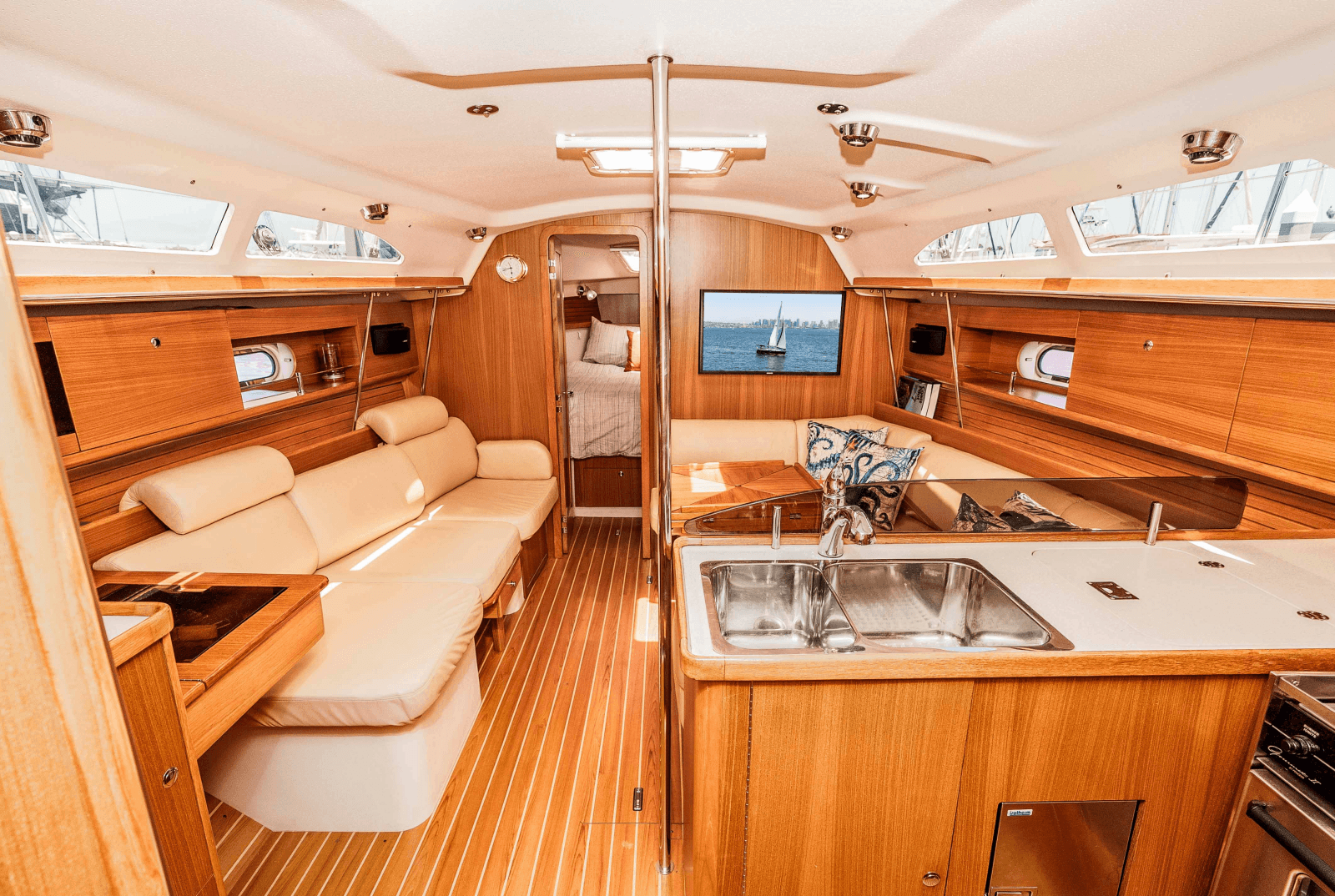 2013 Catalina 355 - Photo 17