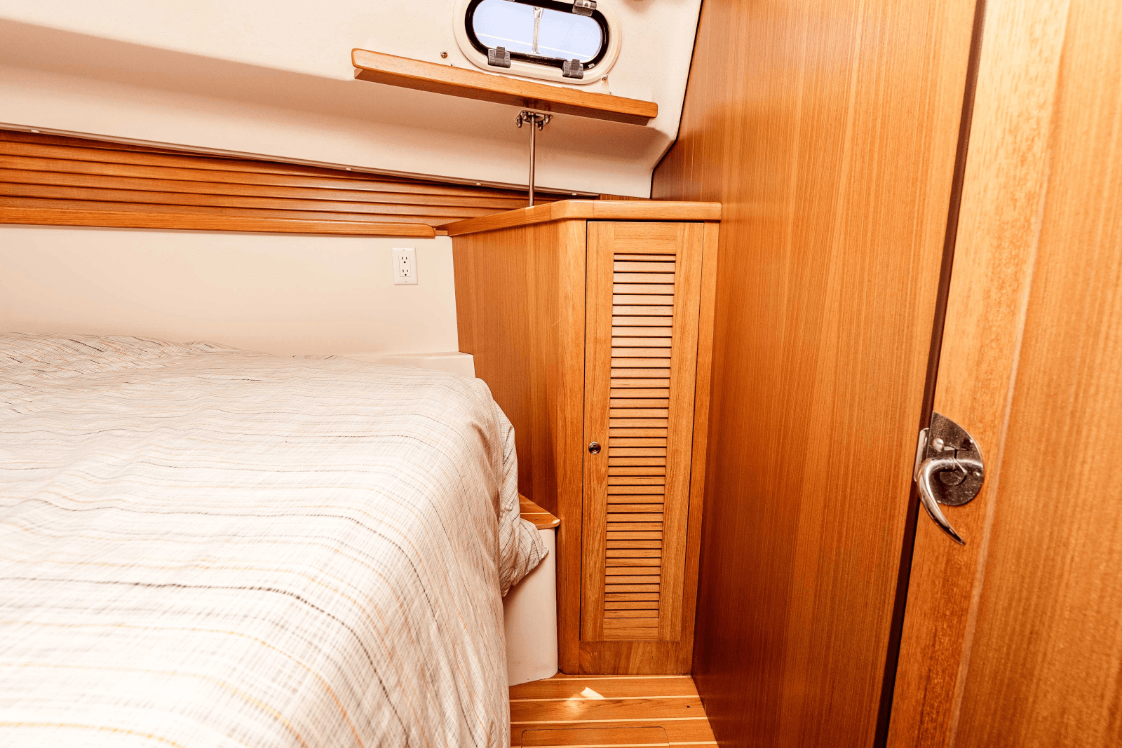 2013 Catalina 355 - Photo 25