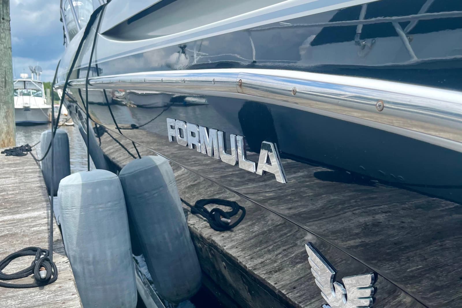 2006 Formula 37 Performance Cruiser - Photo 4