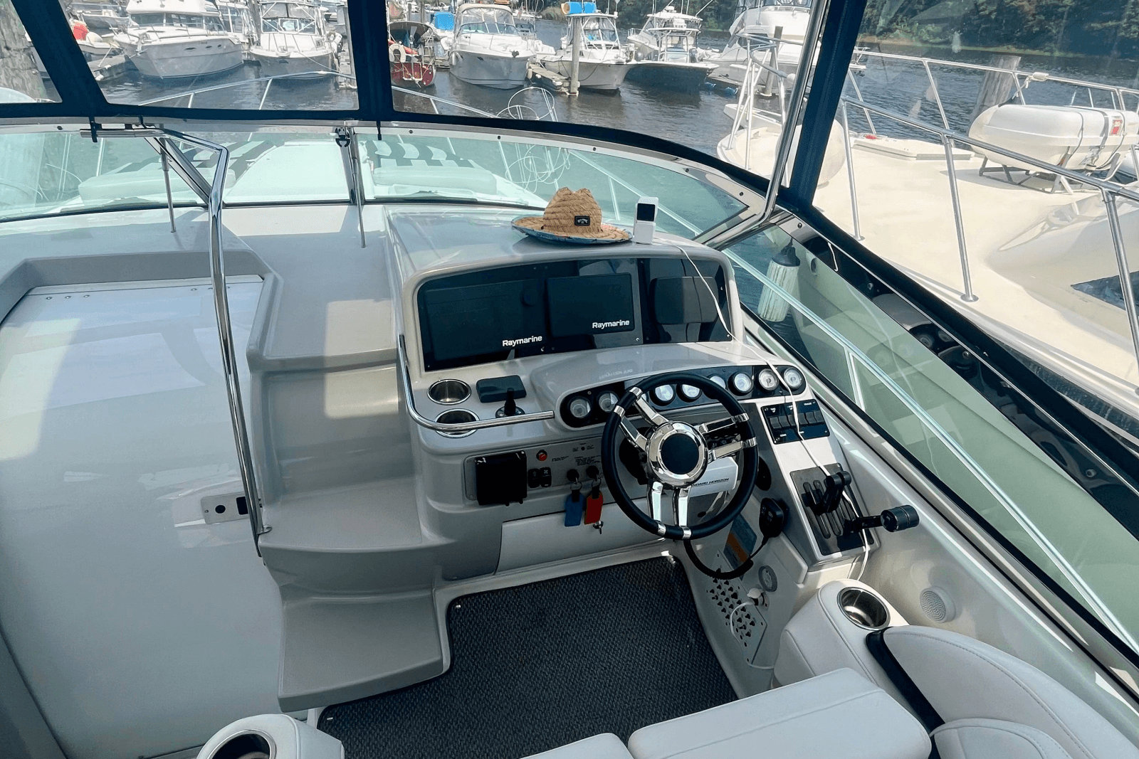 2006 Formula 37 Performance Cruiser - Photo 10
