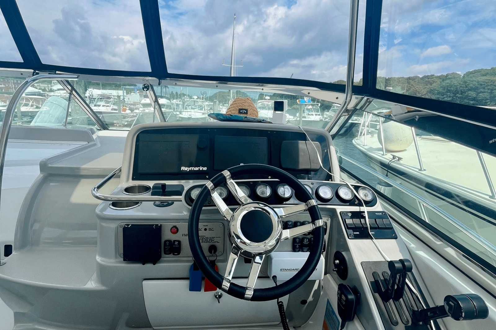 2006 Formula 37 Performance Cruiser - Photo 11
