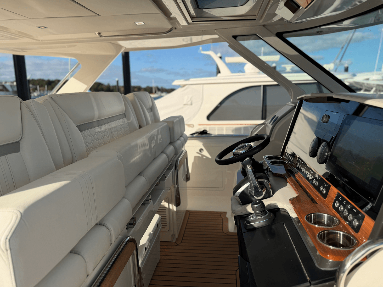 2023 Tiara Yachts 43 LS - Photo 15