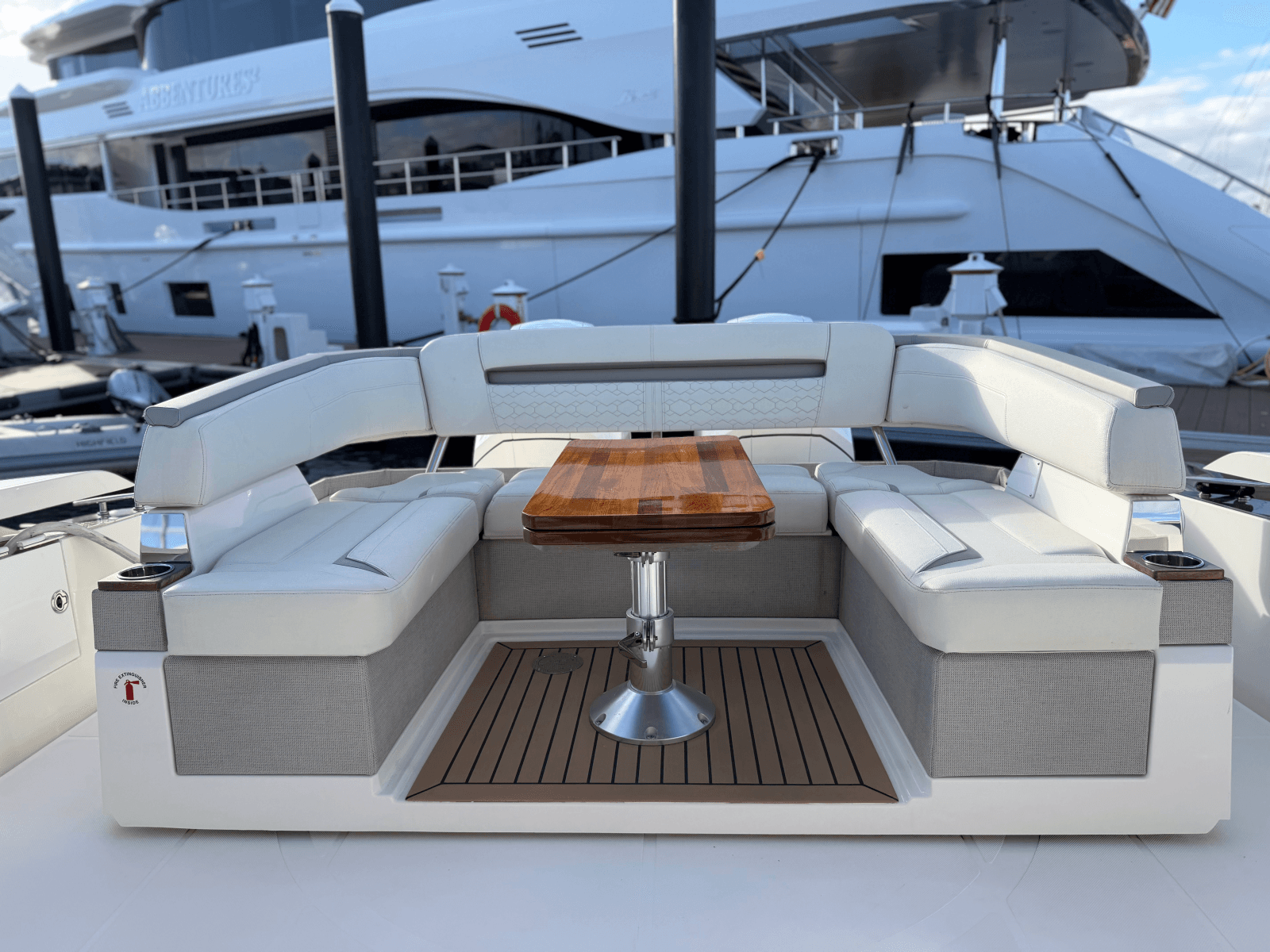 2023 Tiara Yachts 43 LS - Photo 9