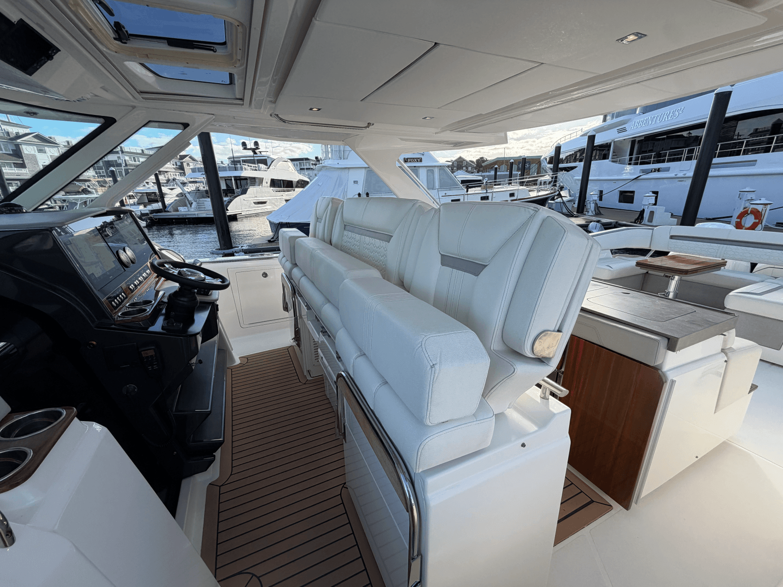 2023 Tiara Yachts 43 LS - Photo 14