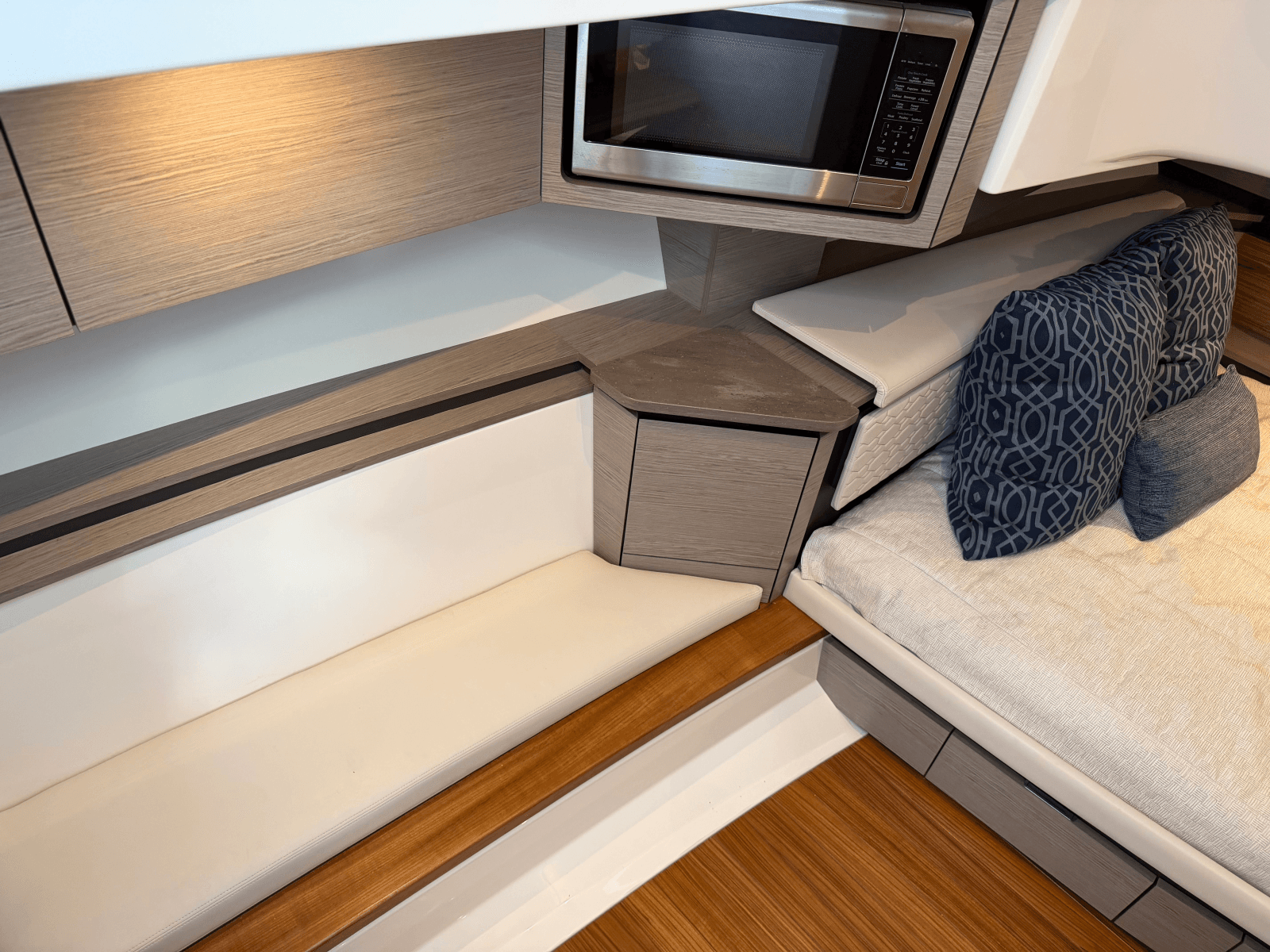 2023 Tiara Yachts 43 LS - Photo 24