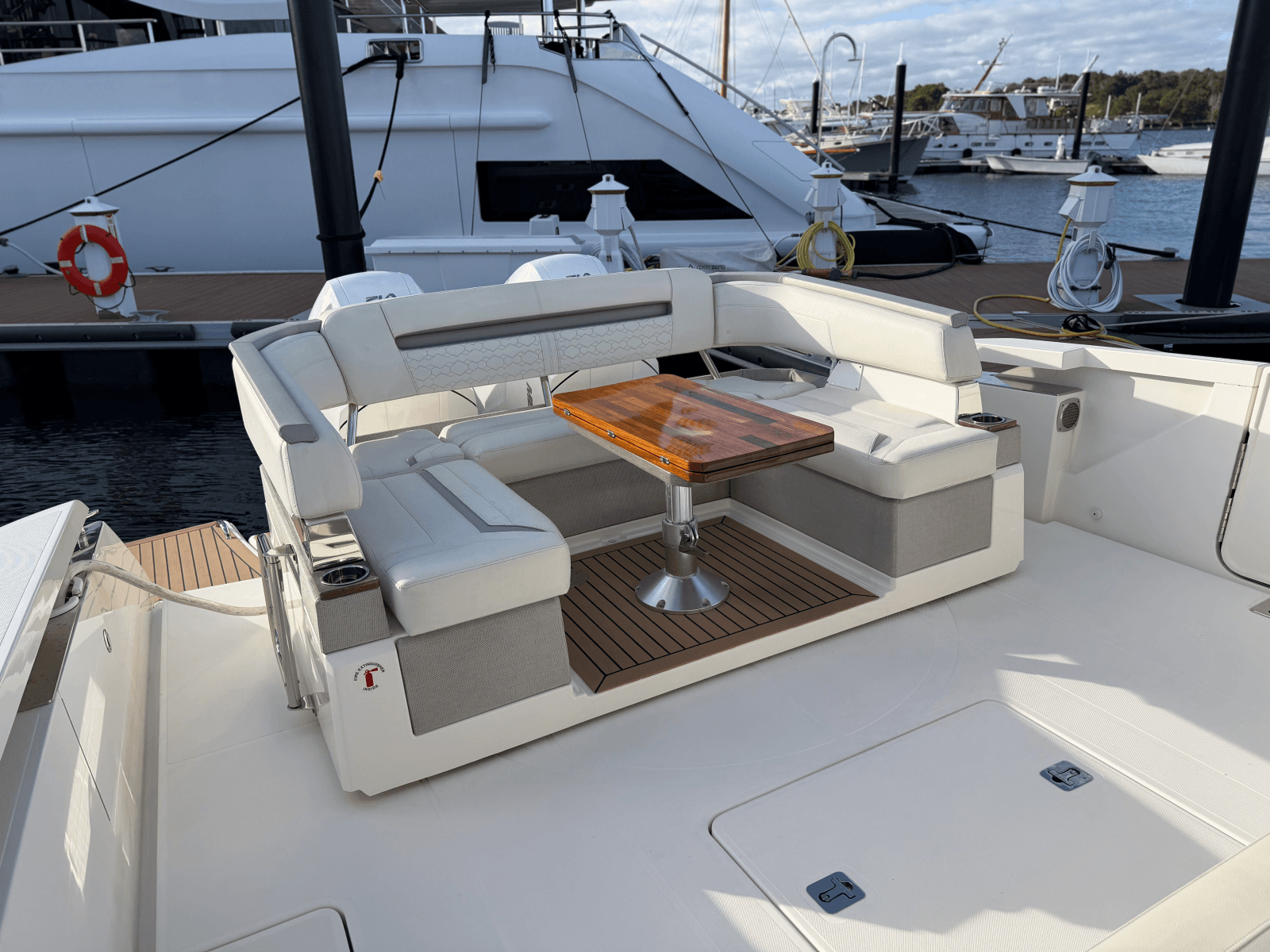 2023 Tiara Yachts 43 LS - Photo 8