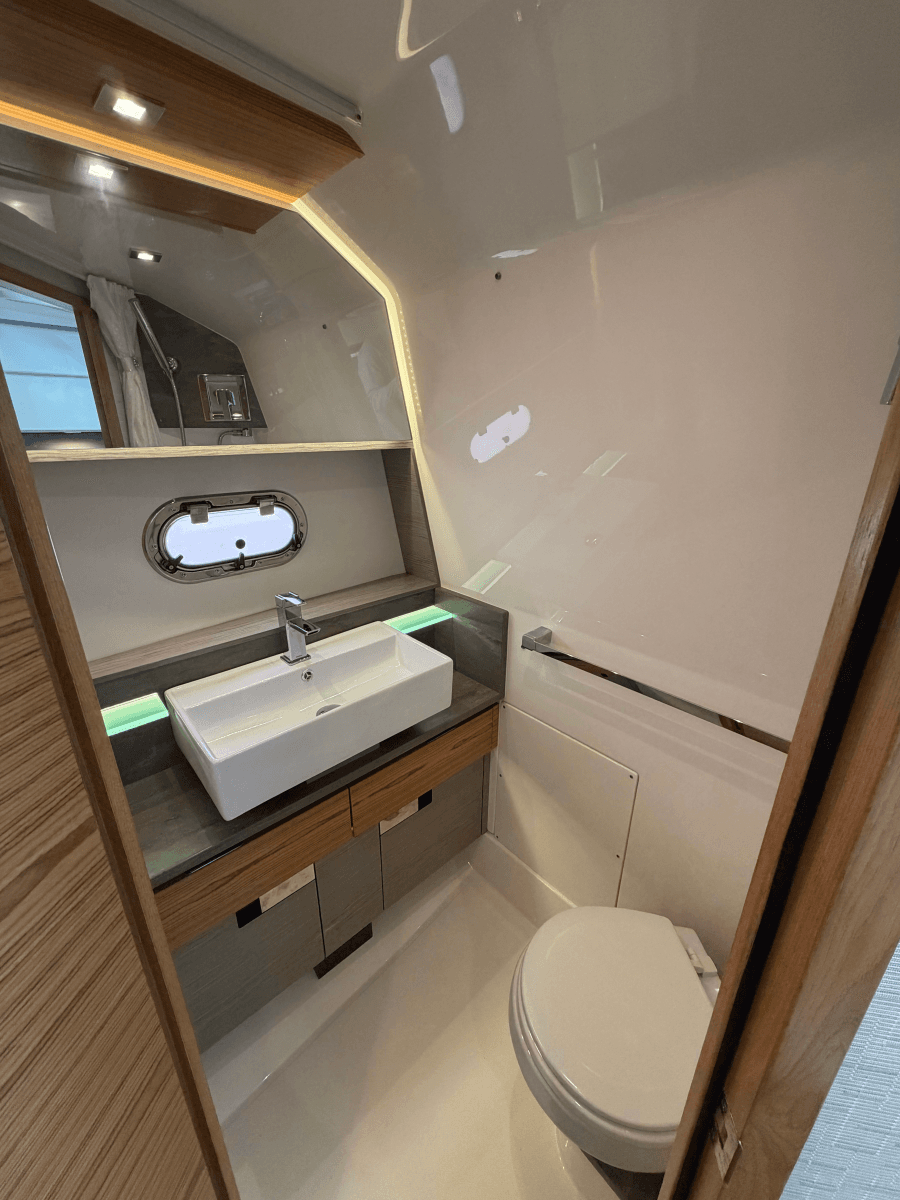 2023 Tiara Yachts 43 LS - Photo 27