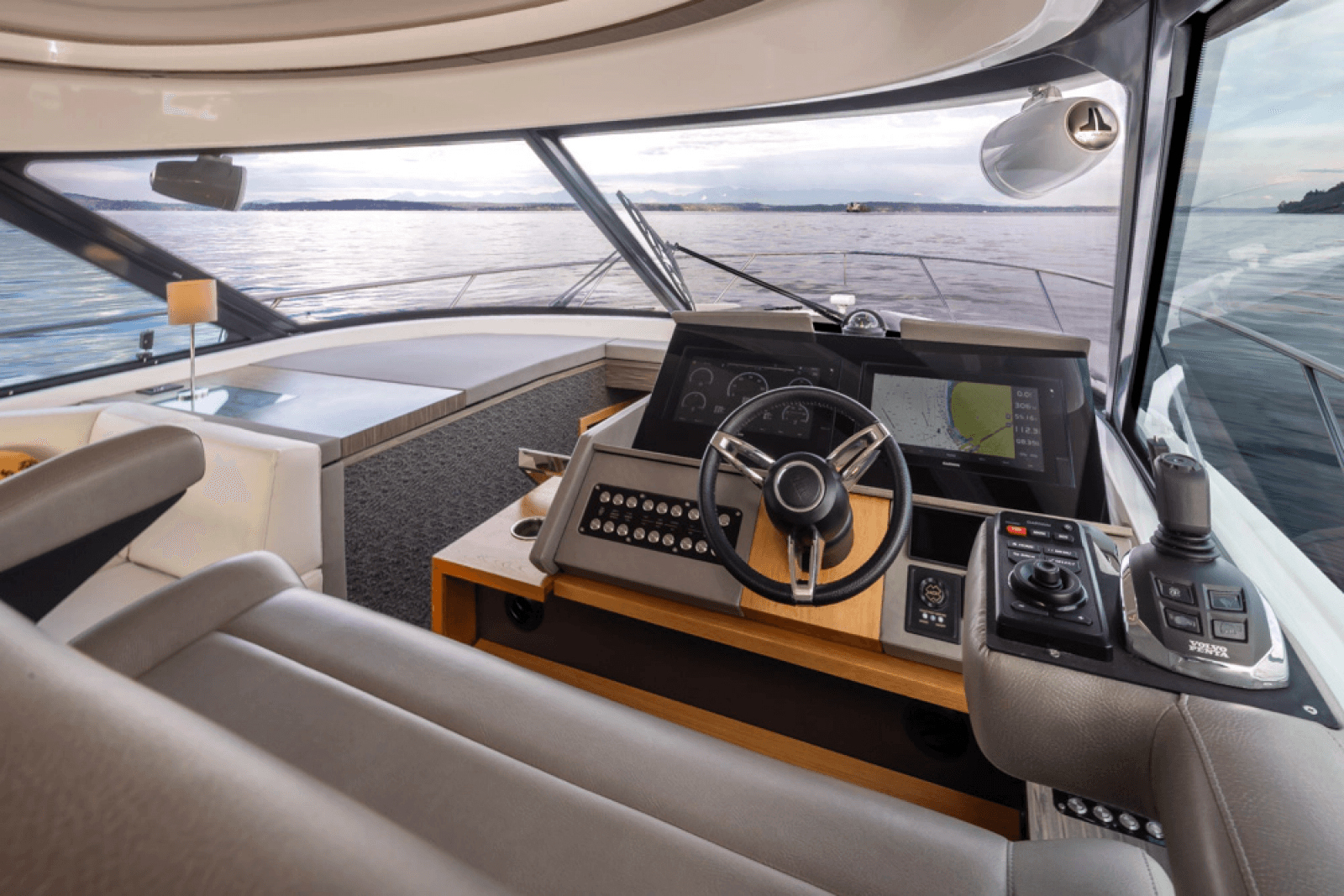 2019 Tiara Yachts C49 Coupe - Photo 26