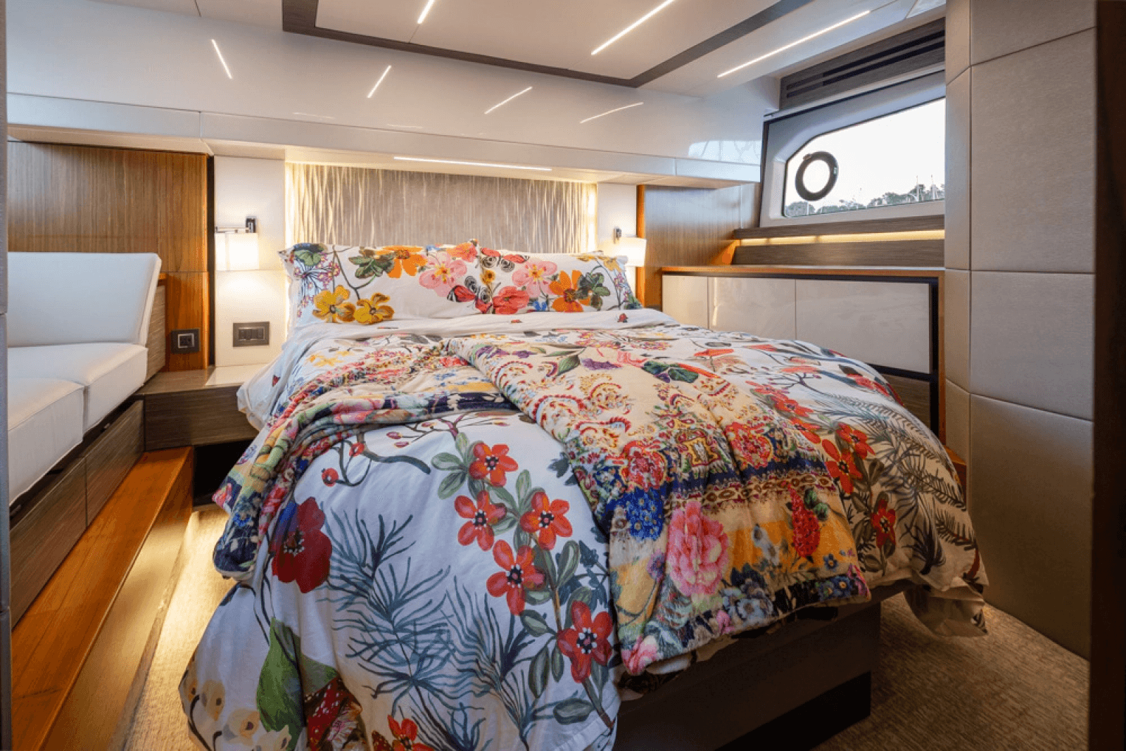 2019 Tiara Yachts C49 Coupe - Photo 31