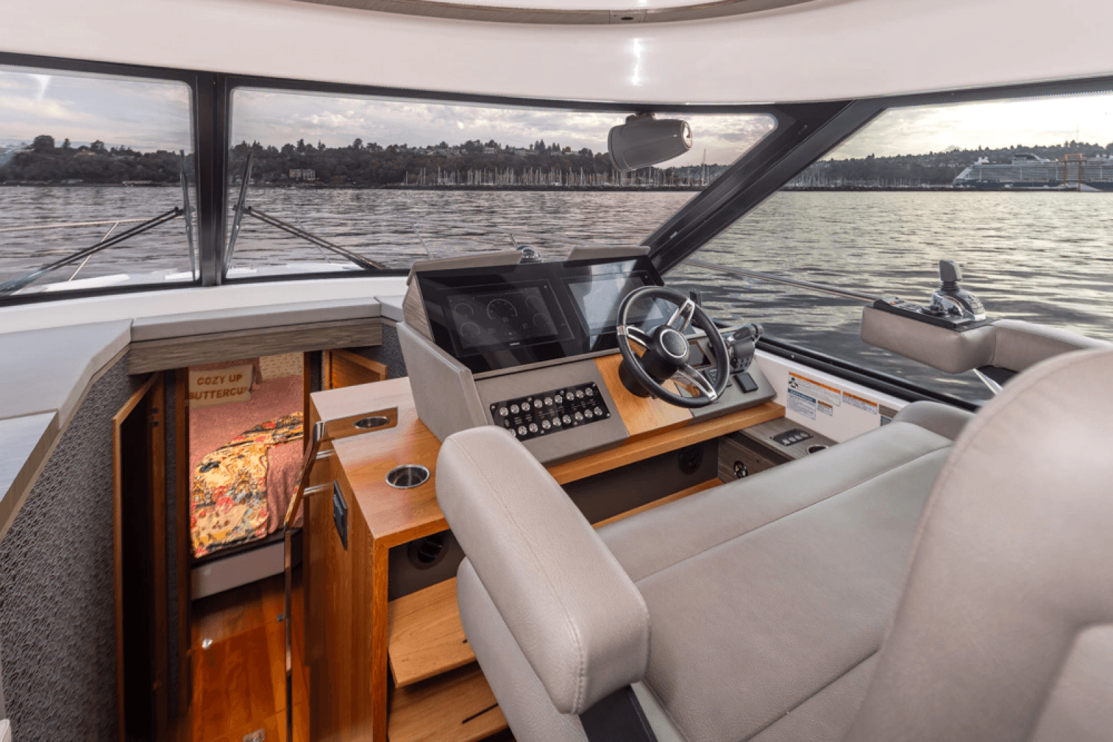 2019 Tiara Yachts C49 Coupe - Photo 25