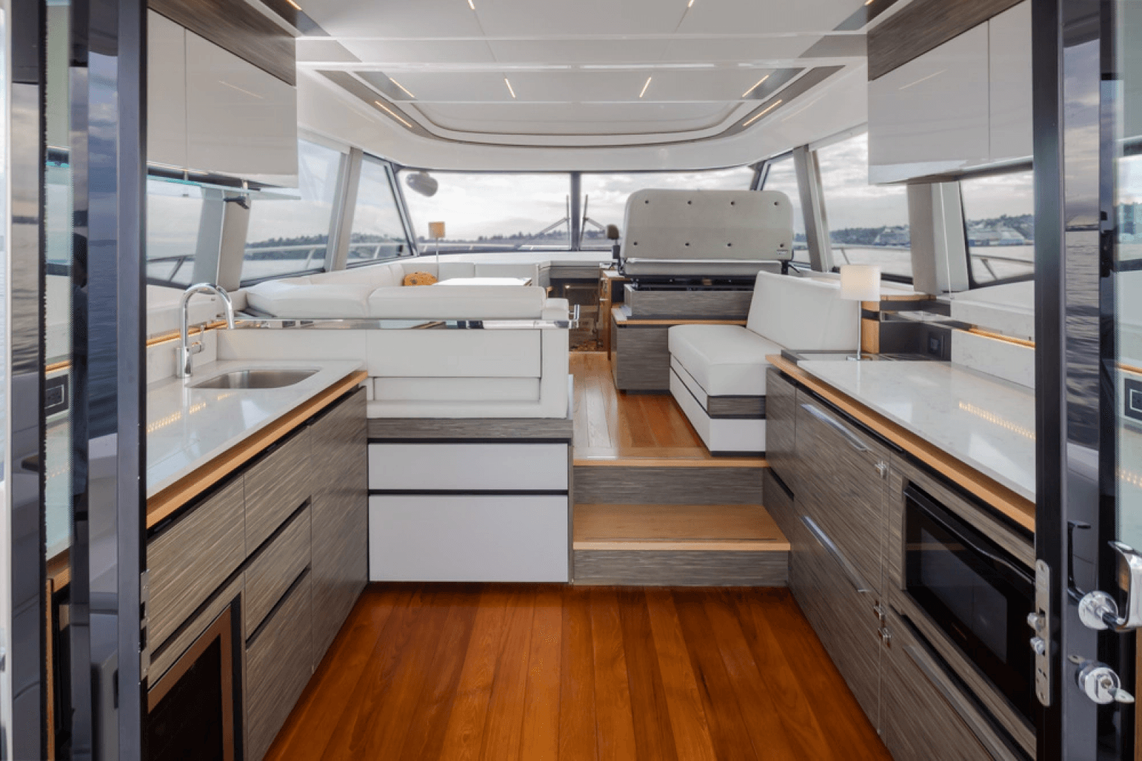 2019 Tiara Yachts C49 Coupe - Photo 16