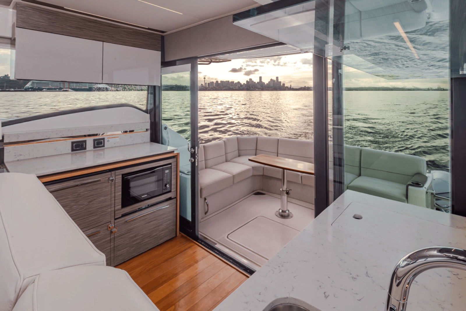 2019 Tiara Yachts C49 Coupe - Photo 17