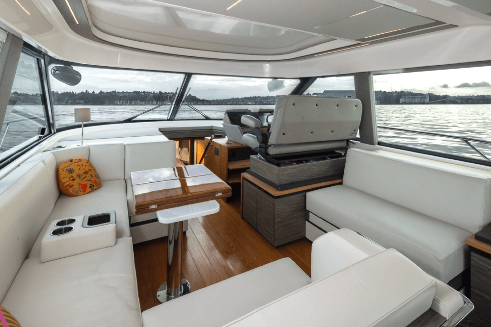 2019 Tiara Yachts C49 Coupe - Photo 24