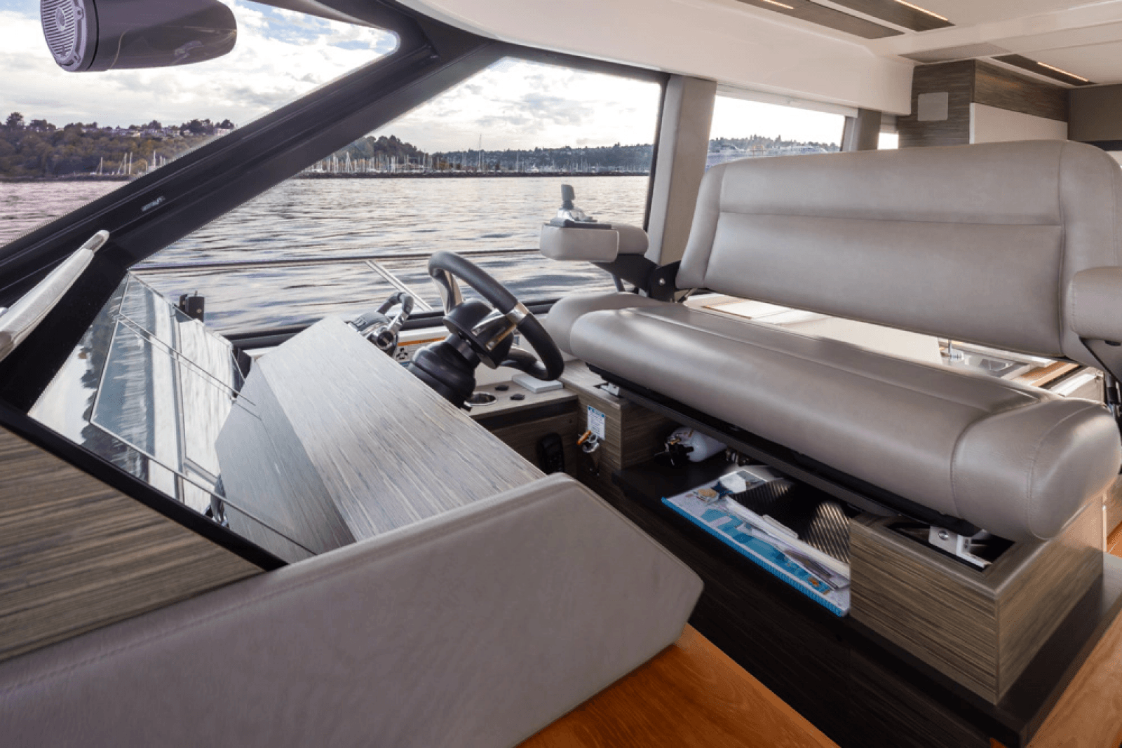 2019 Tiara Yachts C49 Coupe - Photo 27
