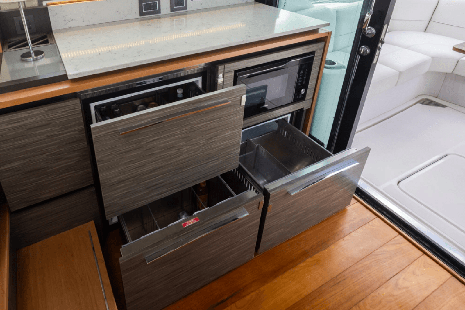 2019 Tiara Yachts C49 Coupe - Photo 19