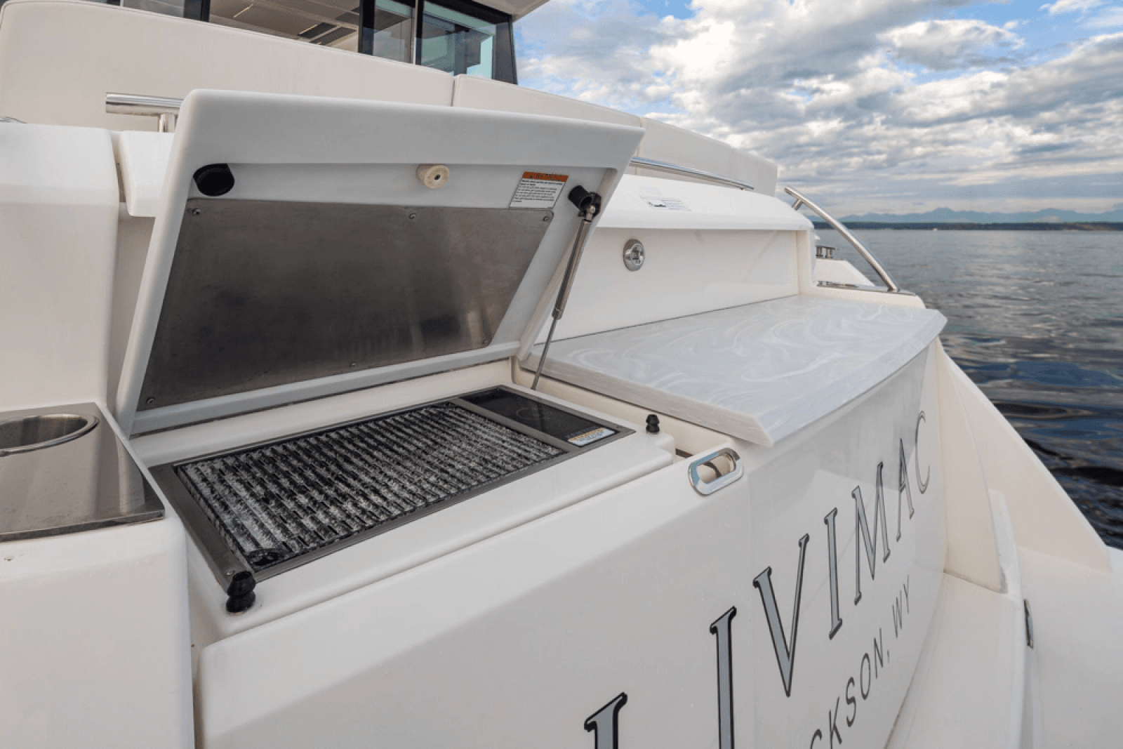 2019 Tiara Yachts C49 Coupe - Photo 10