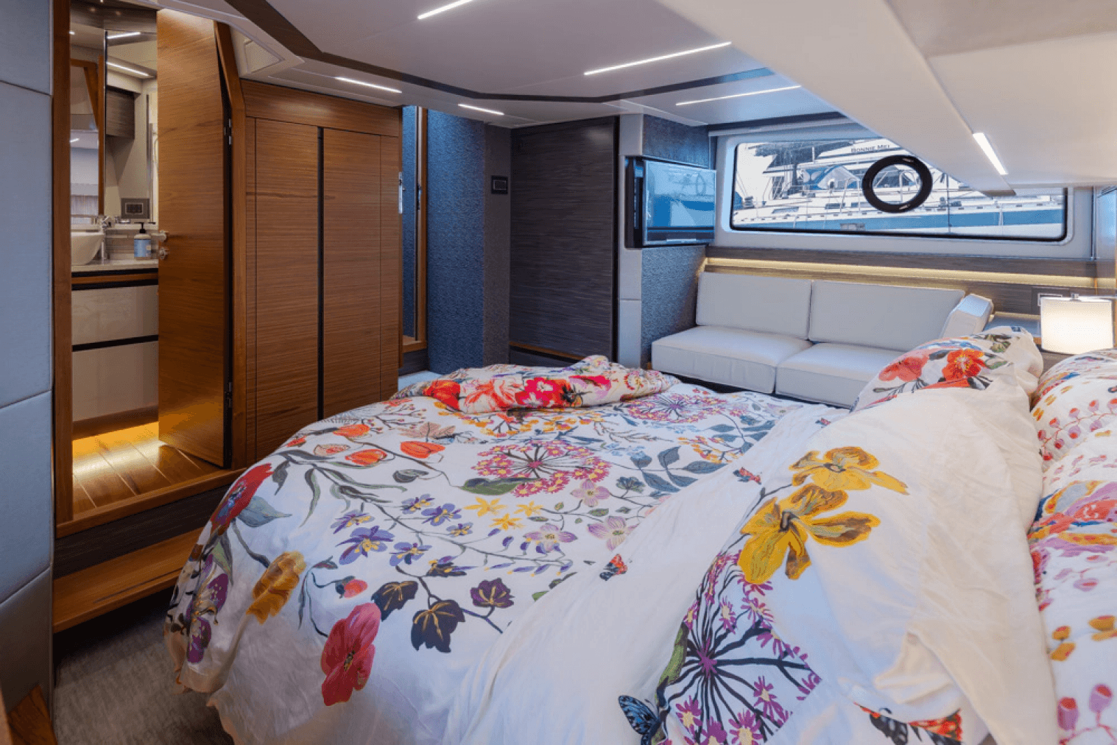 2019 Tiara Yachts C49 Coupe - Photo 37