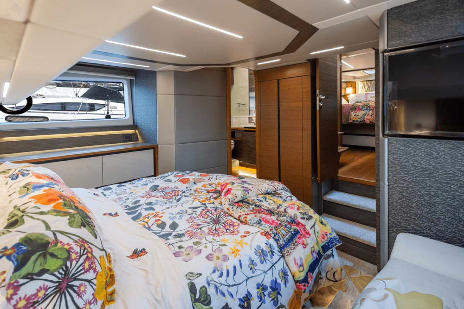 2019 Tiara Yachts C49 Coupe - Photo 34