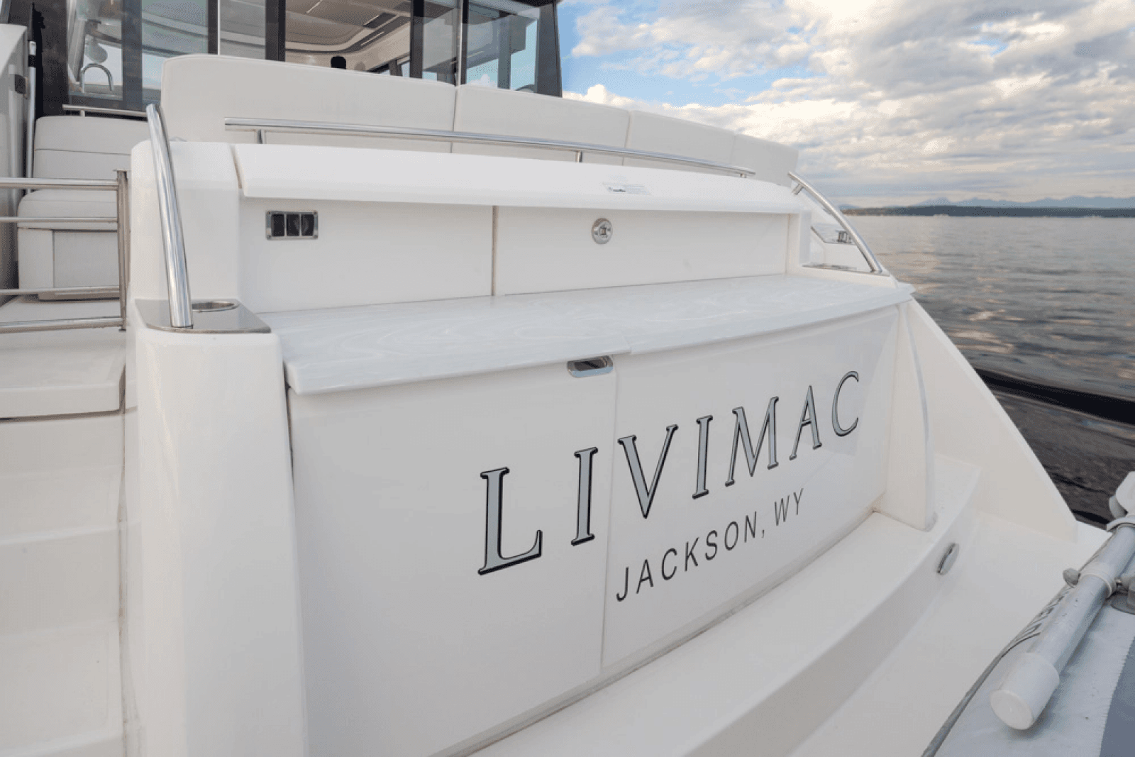 2019 Tiara Yachts C49 Coupe - Photo 9
