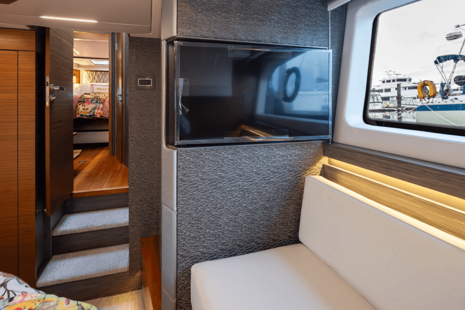 2019 Tiara Yachts C49 Coupe - Photo 33
