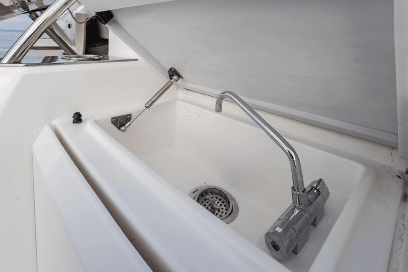 2019 Tiara Yachts C49 Coupe - Photo 13