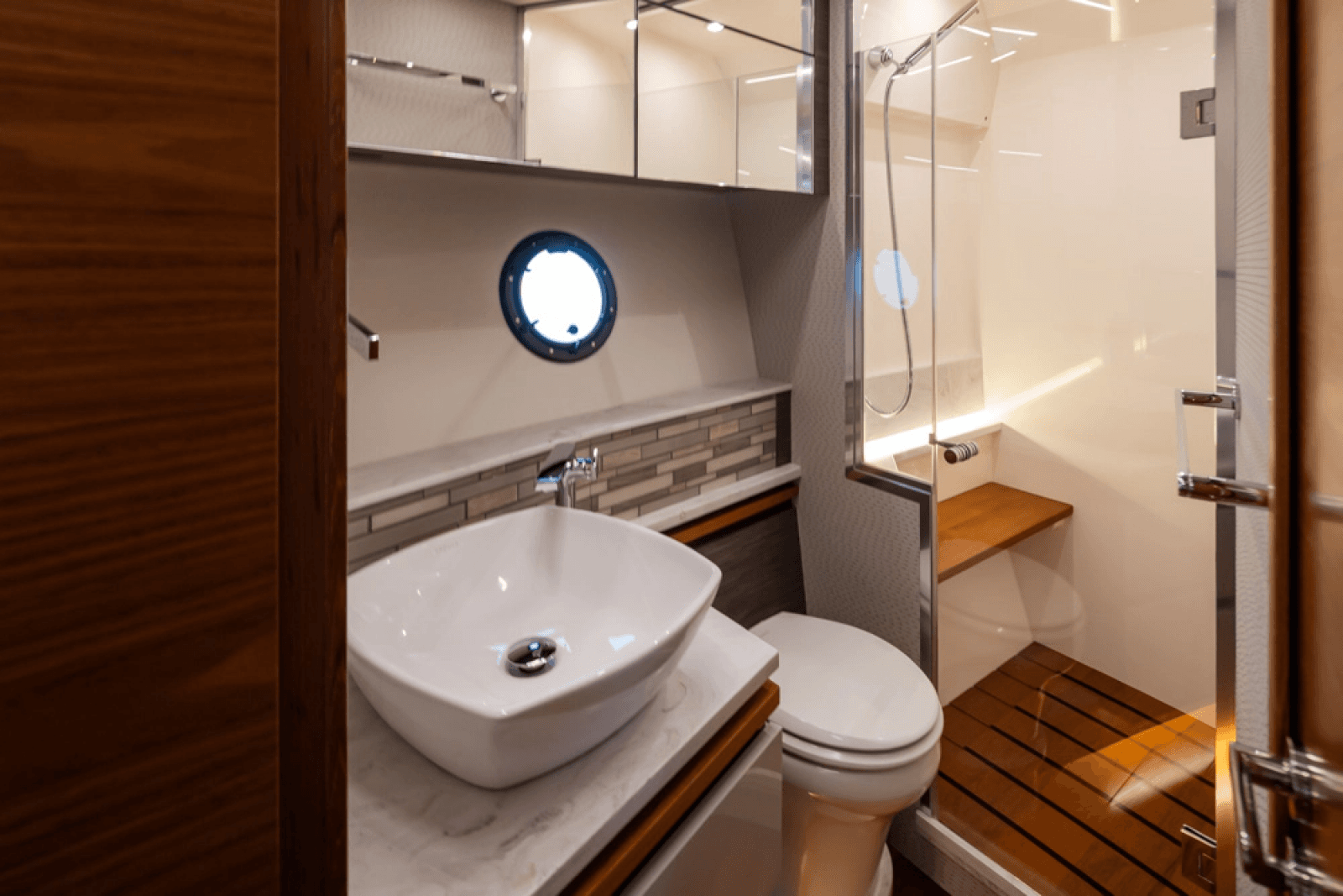 2019 Tiara Yachts C49 Coupe - Photo 30
