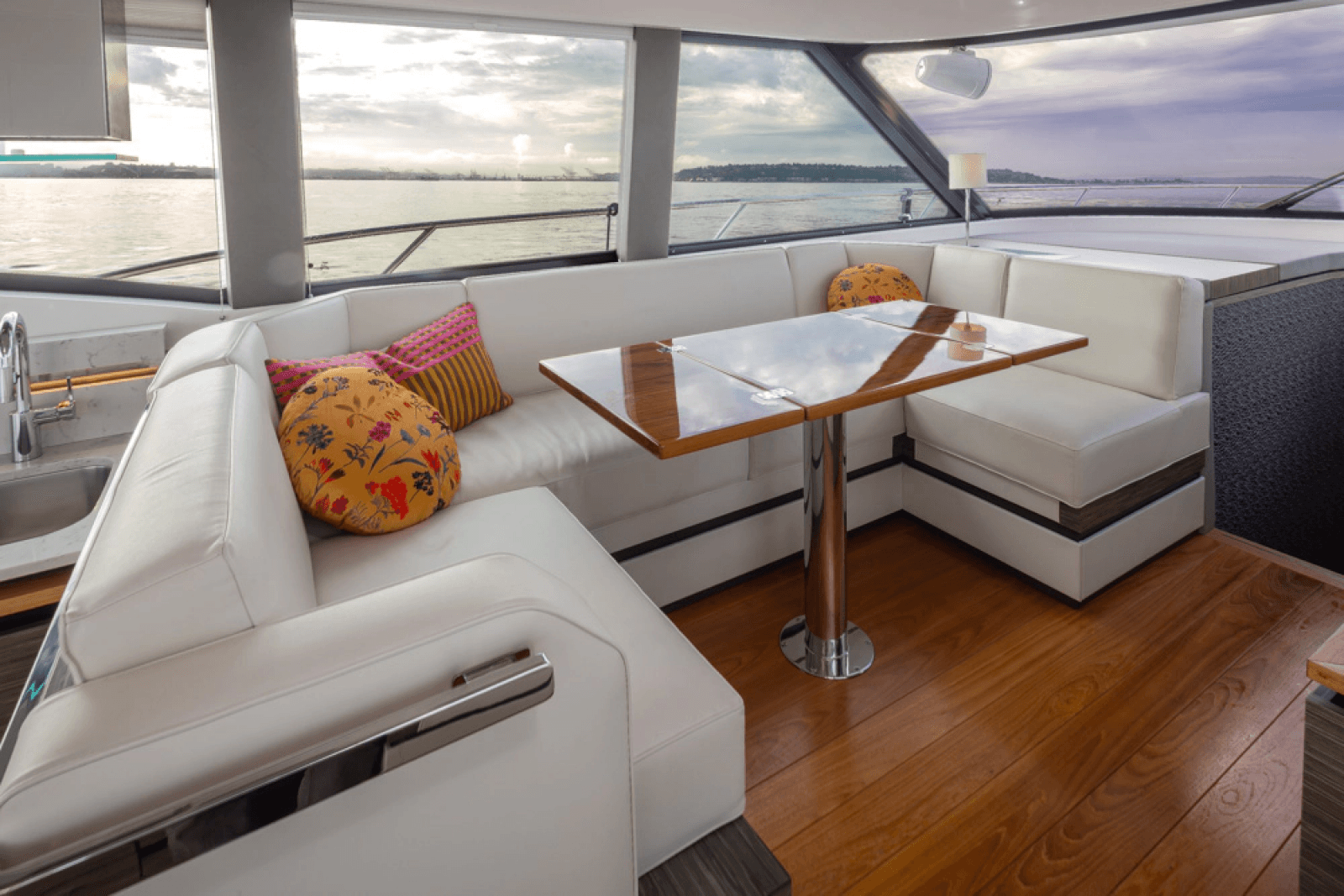 2019 Tiara Yachts C49 Coupe - Photo 23