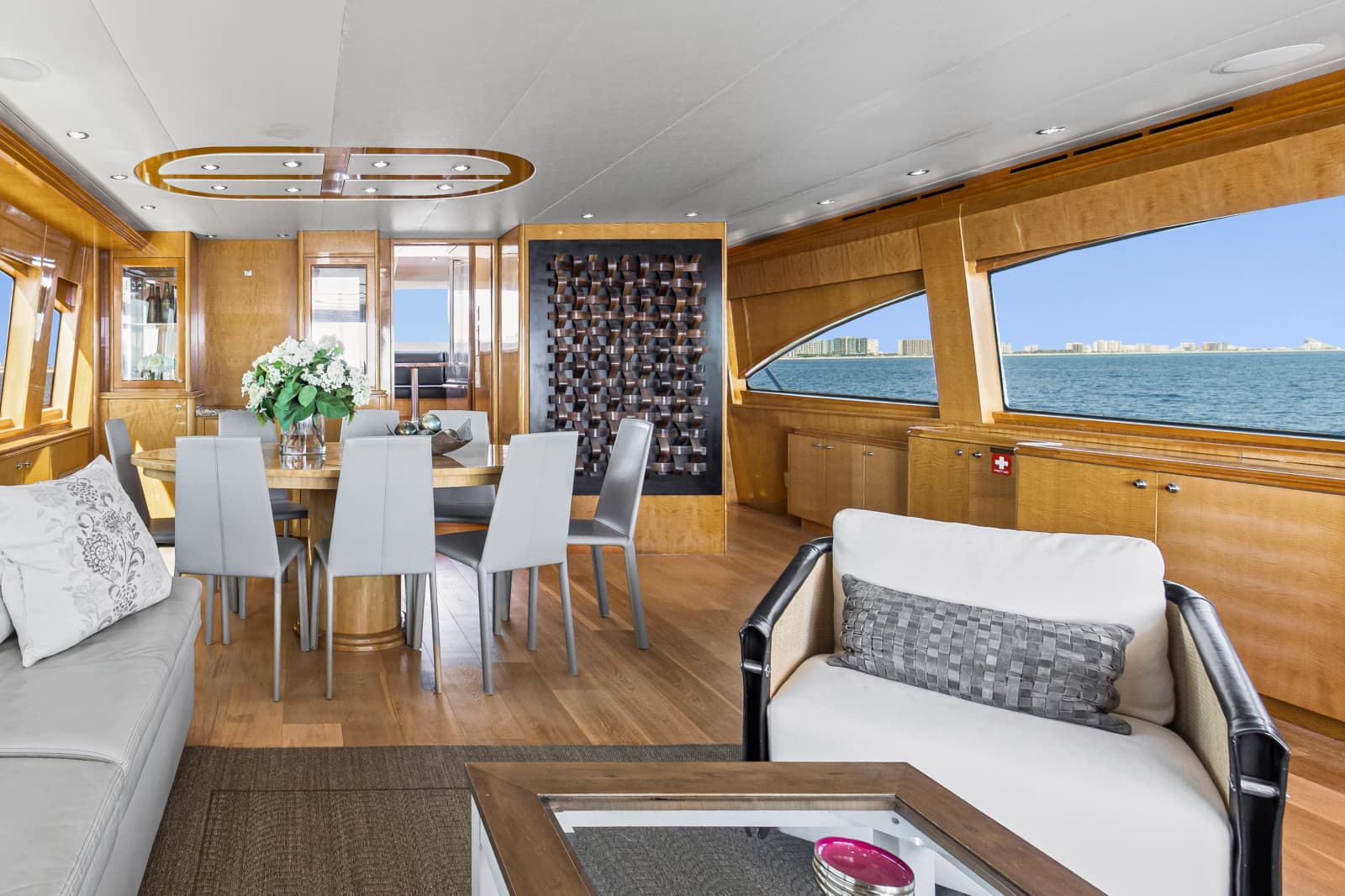 2006 Hatteras 80 Motor Yacht Skylounge - Photo 16