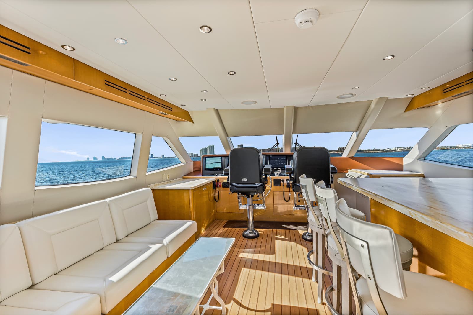 2006 Hatteras 80 Motor Yacht Skylounge - Photo 26