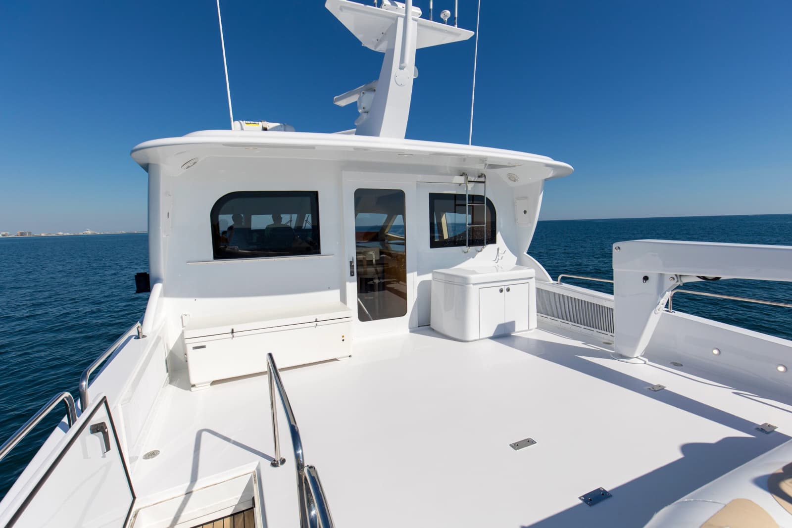 2006 Hatteras 80 Motor Yacht Skylounge - Photo 31