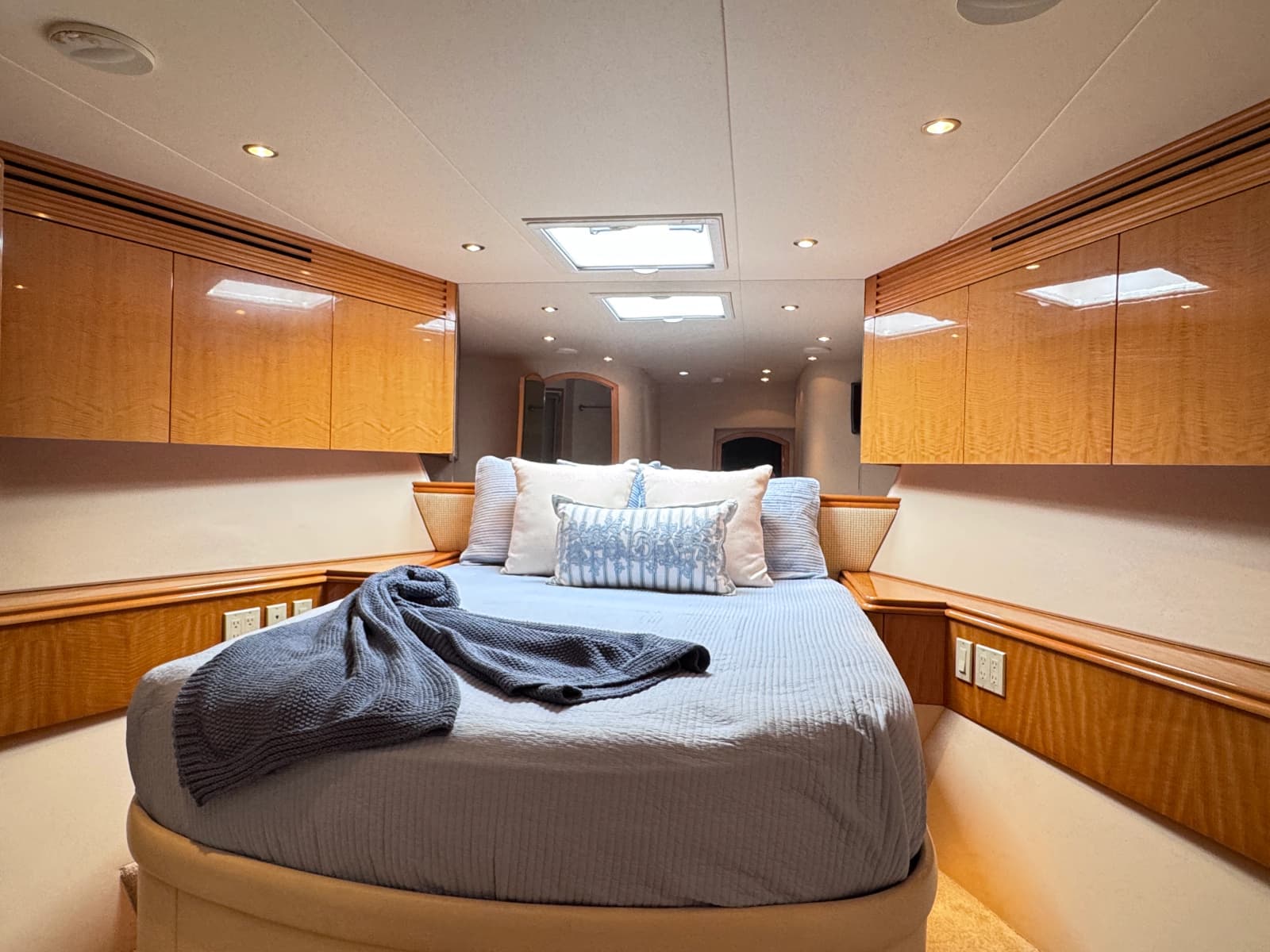 2006 Hatteras 80 Motor Yacht Skylounge - Photo 44