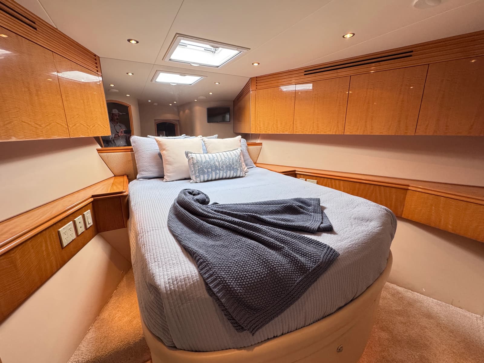 2006 Hatteras 80 Motor Yacht Skylounge - Photo 43