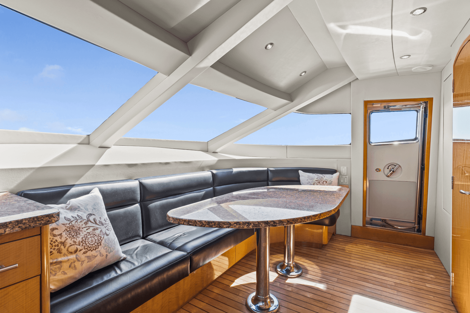 2006 Hatteras 80 Motor Yacht Skylounge - Photo 23