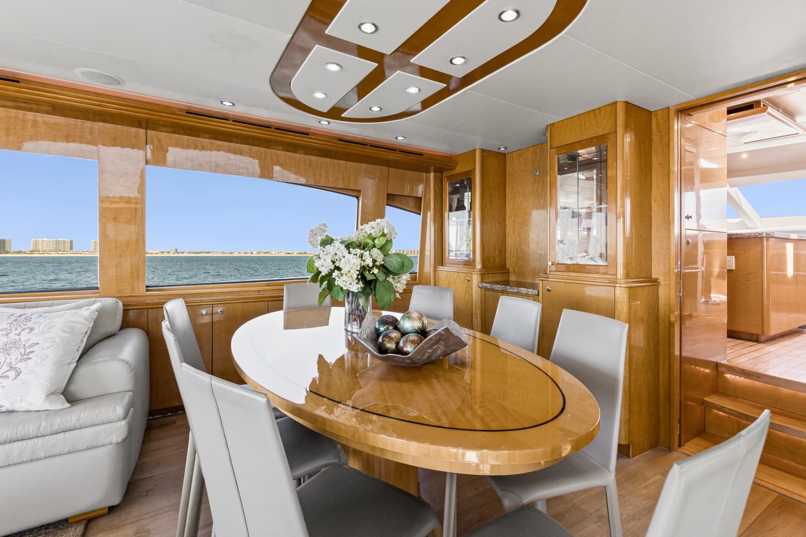 2006 Hatteras 80 Motor Yacht Skylounge - Photo 18