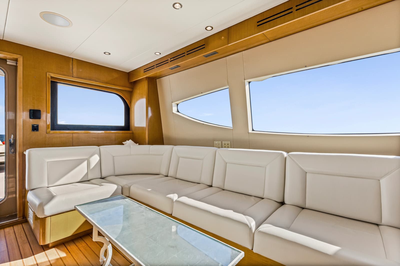 2006 Hatteras 80 Motor Yacht Skylounge - Photo 29