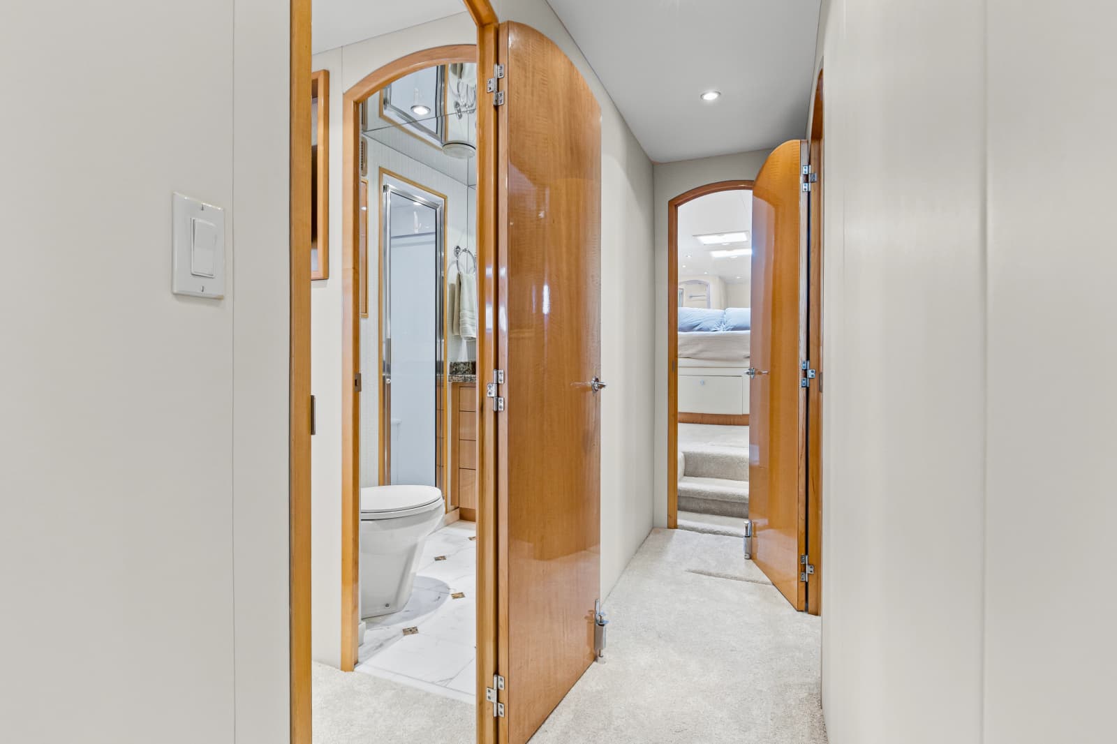 2006 Hatteras 80 Motor Yacht Skylounge - Photo 40