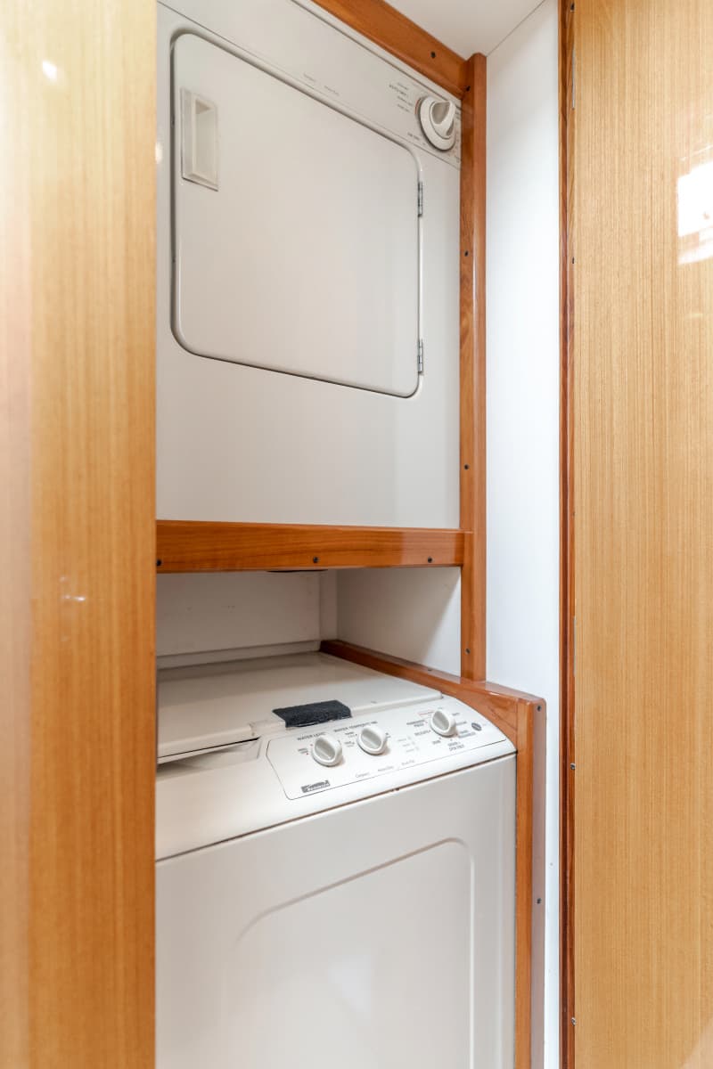 1999 Viking Enclosed Bridge - Photo 29