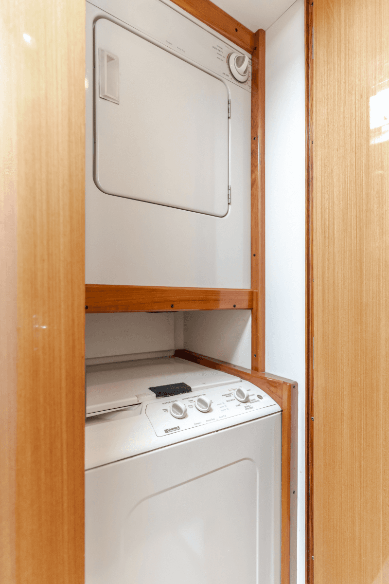 1999 Viking Enclosed Bridge - Photo 29
