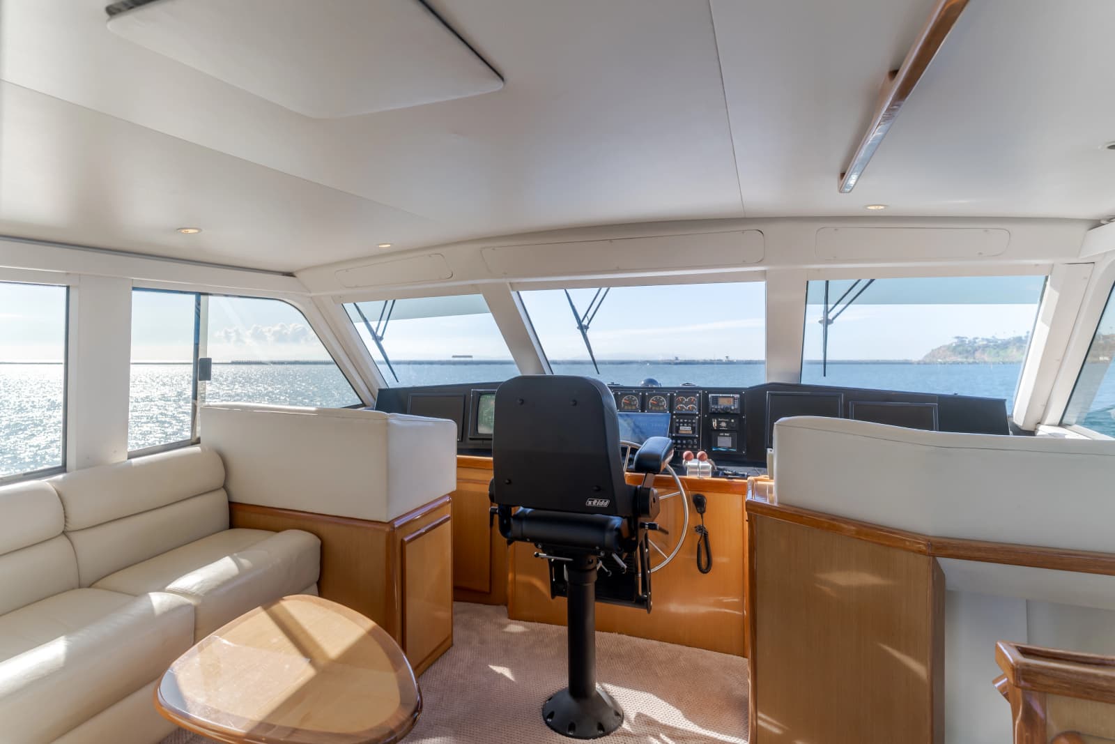 1999 Viking Enclosed Bridge - Photo 6