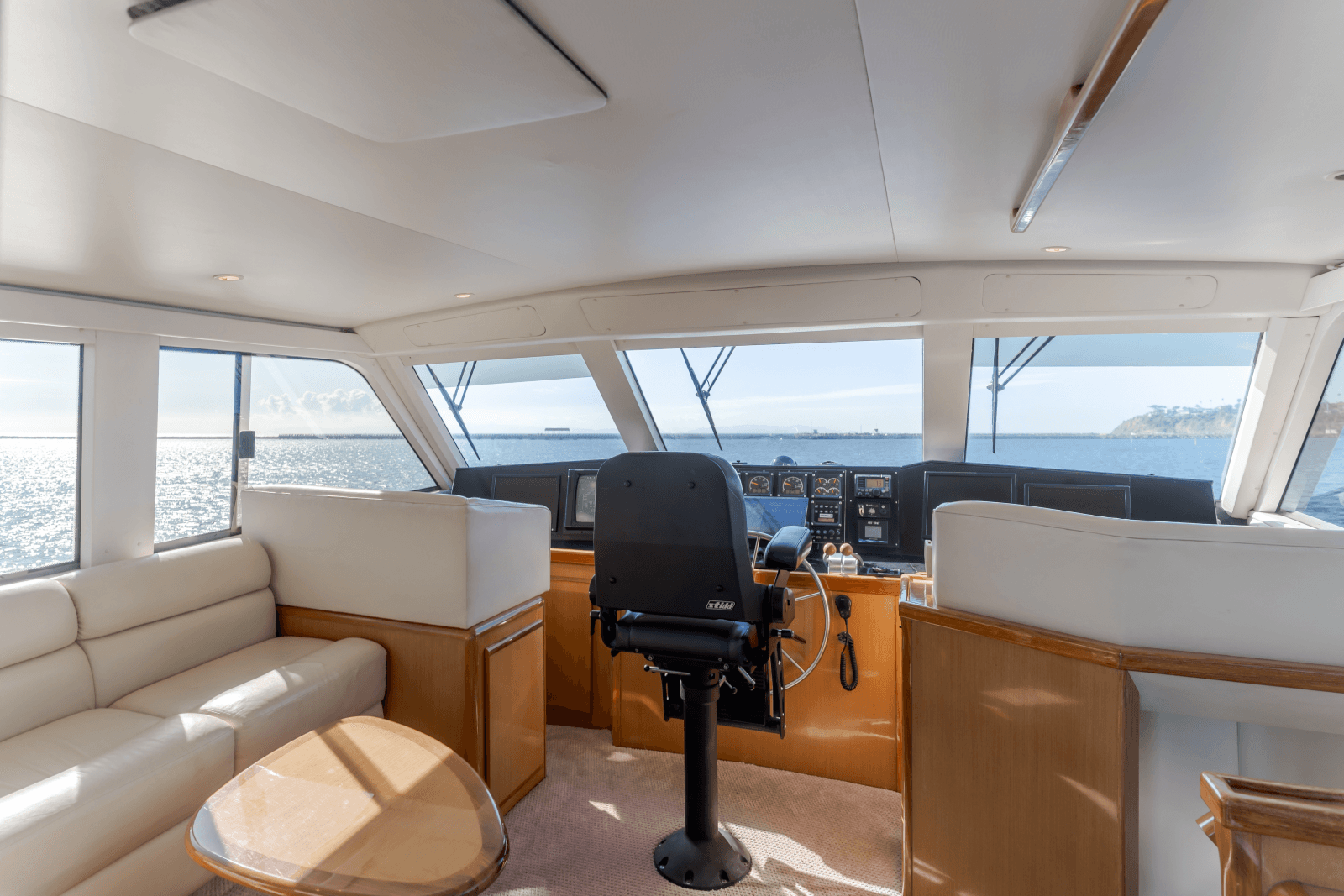 1999 Viking Enclosed Bridge - Photo 6