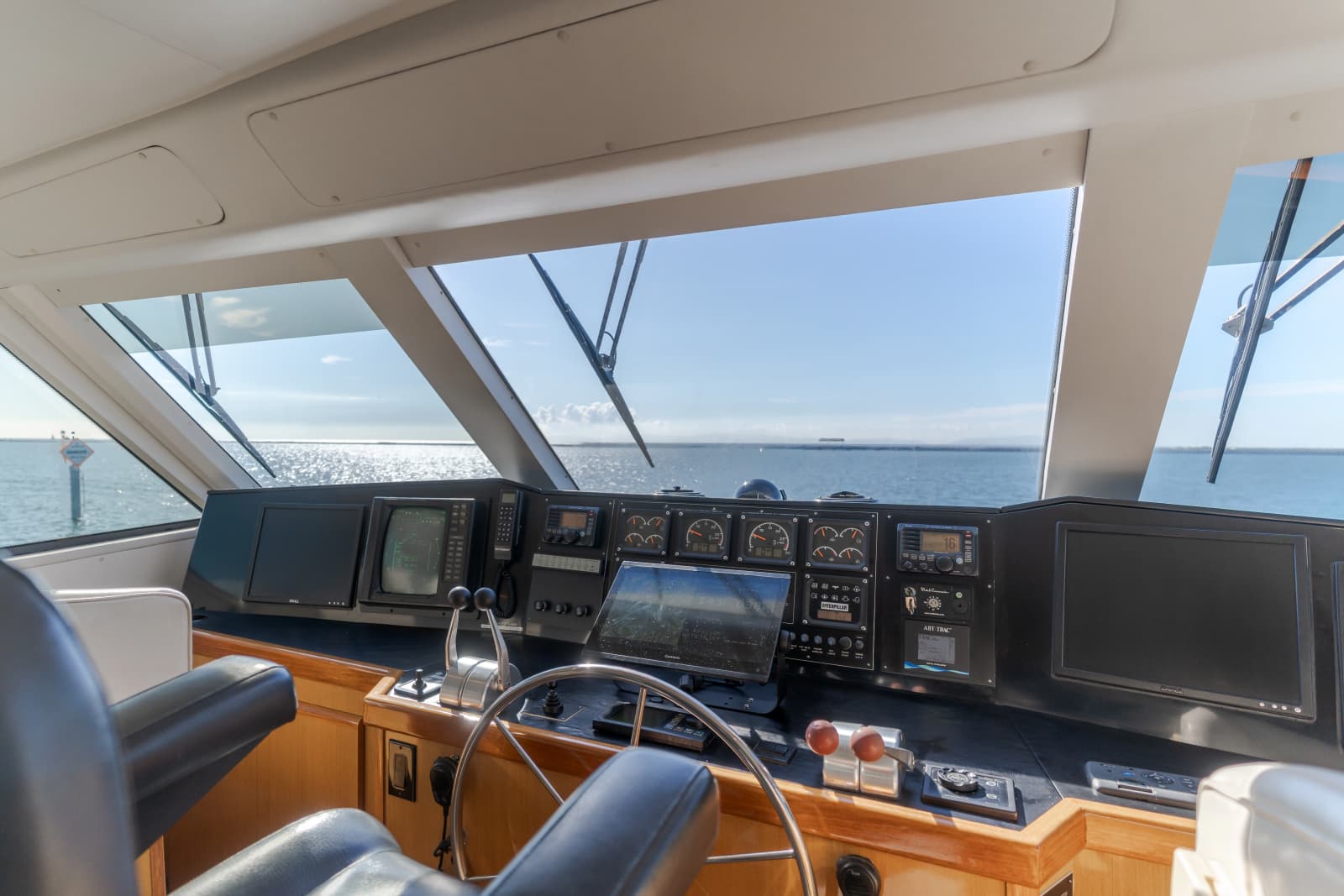1999 Viking Enclosed Bridge - Photo 9
