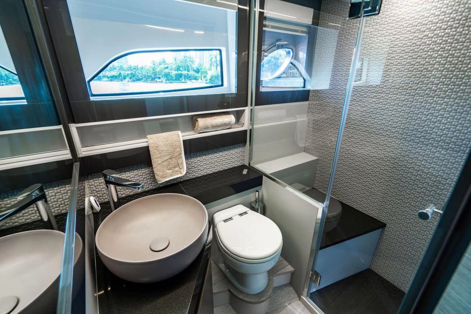 2018 Pershing 5x - Photo 48