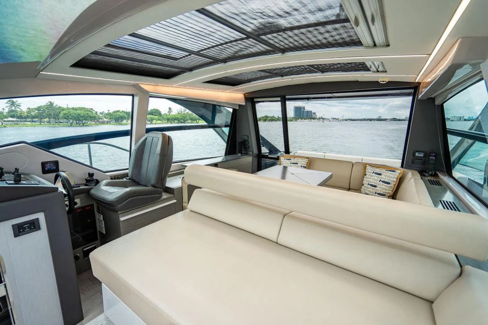 2018 Pershing 5x - Photo 16