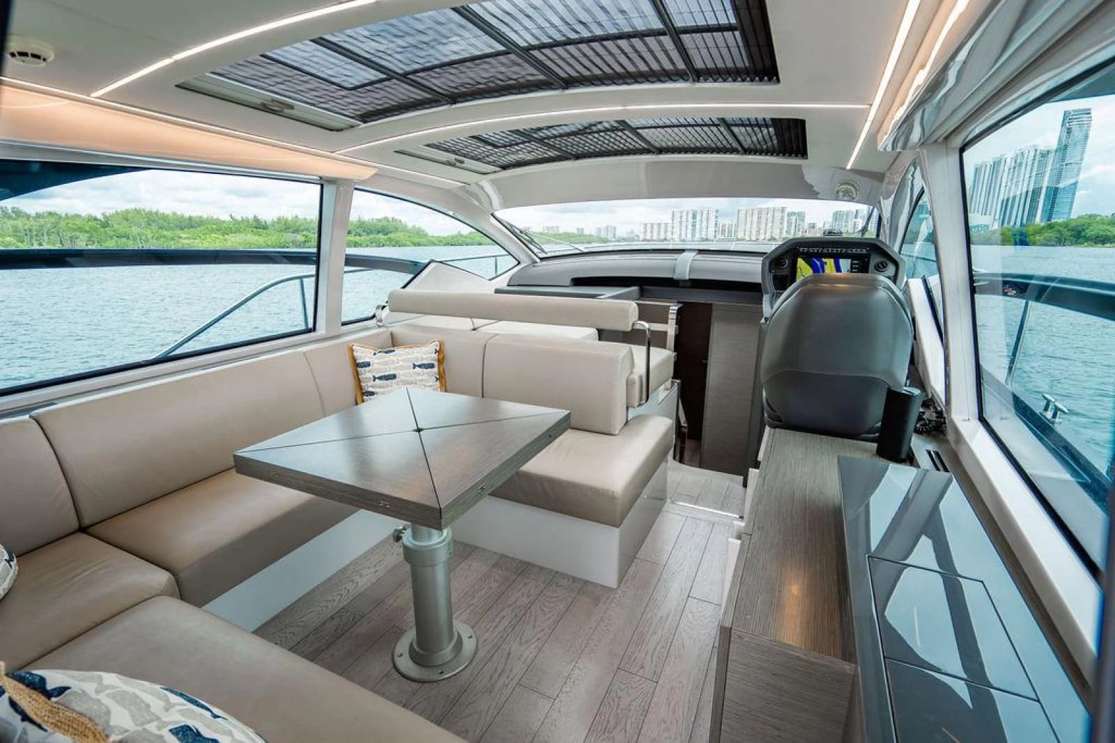 2018 Pershing 5x - Photo 11