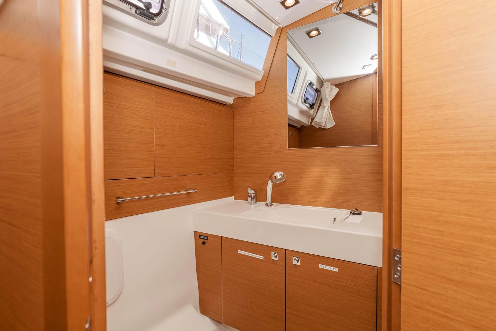 2018 Jeanneau Sun Odyssey 479 - Photo 37