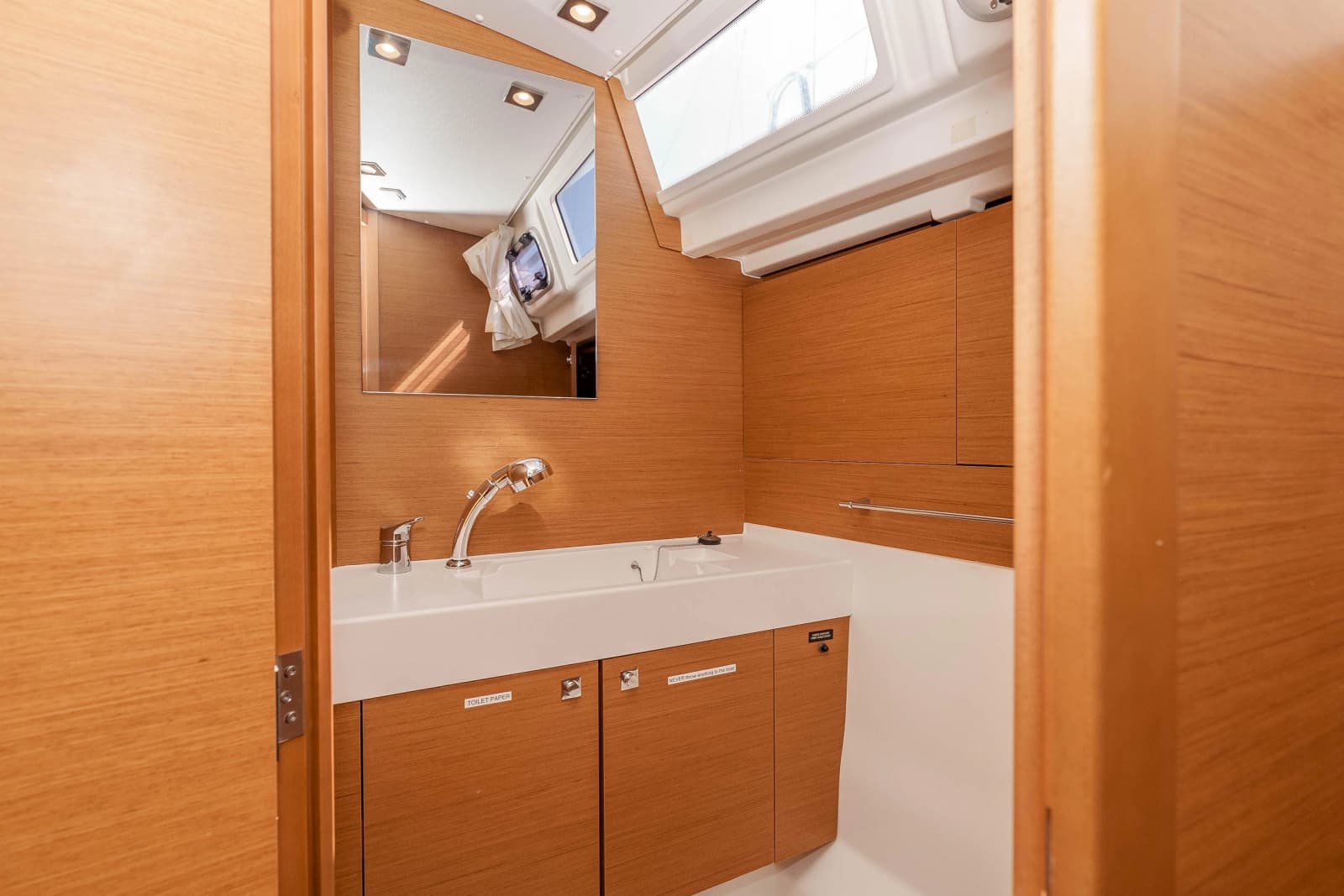 2018 Jeanneau Sun Odyssey 479 - Photo 36